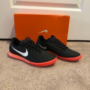 Nike Magistax Finale II (unisex) indoor soccer
